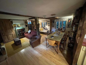 Remarkable Boultons Barn with hot tub